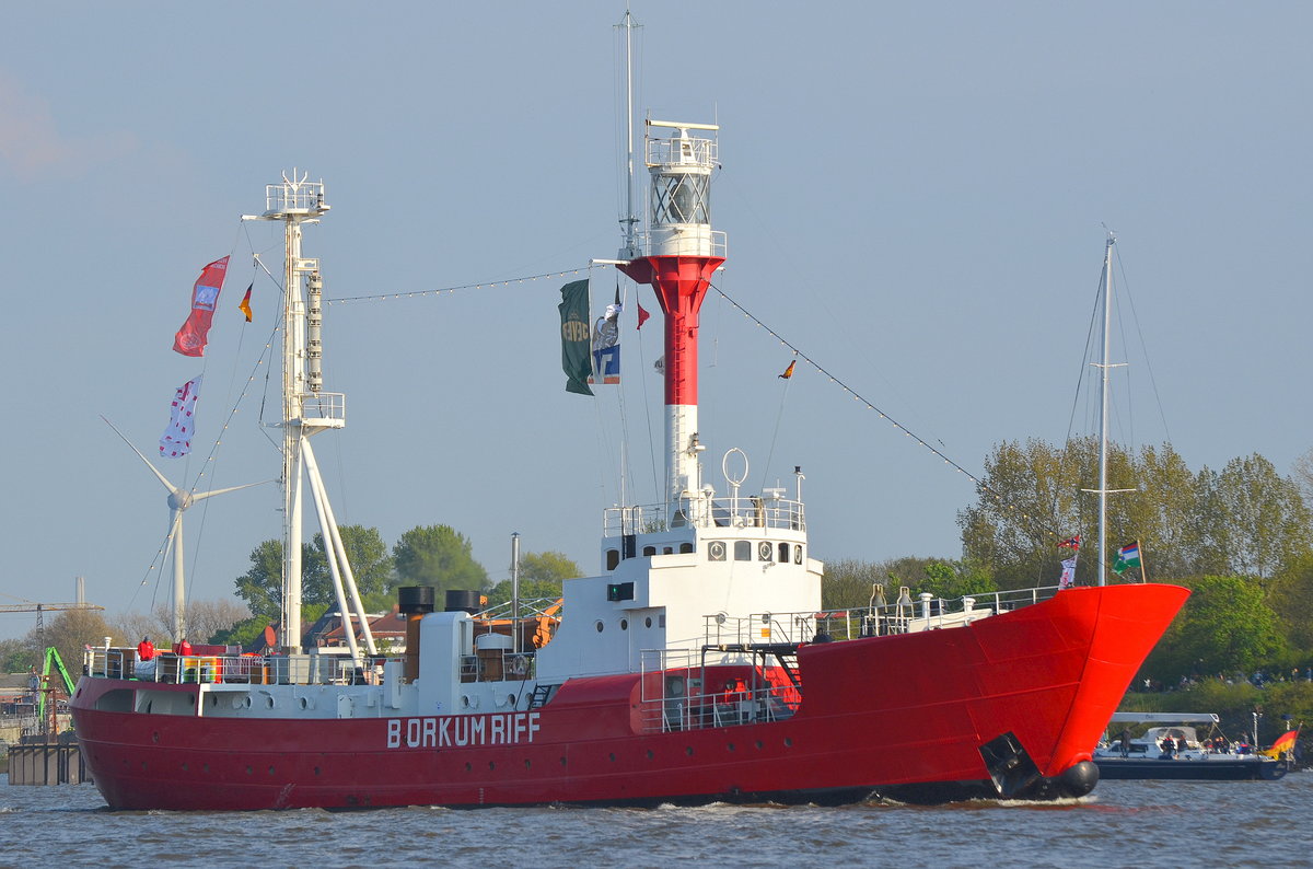 Das Feuerschiff Borkumriff Flagge:Deutschland Länge:54.0m Breite:9.0m Baujahr:1956 Bauwerft:Norderwerft Köser&Meyer,Hamburg Deutschland aufgenommen am 07.05.17 bei der Auslaufparade zum 828 Hamburger Hafengeburtstag vom Anleger Teufelsbrück.