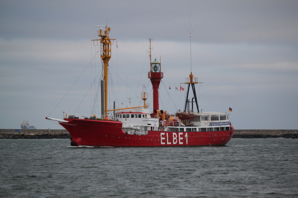 Das Feuerschiff  ELBE1 (Bürgermeister-Oswald)auf ihrem Seeweg von Travemünde nach Warnemünde beim Einlaufen in Warnemünde.14.07.2018
