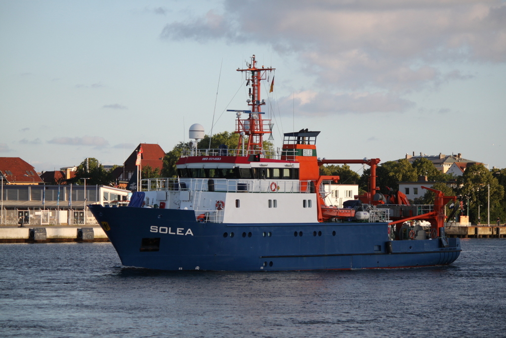 Das Fischereiforschungsschiff Solea(Heimathafen Cuxhaven)beim Einlaufen in Warnemünde.22.06.2019
