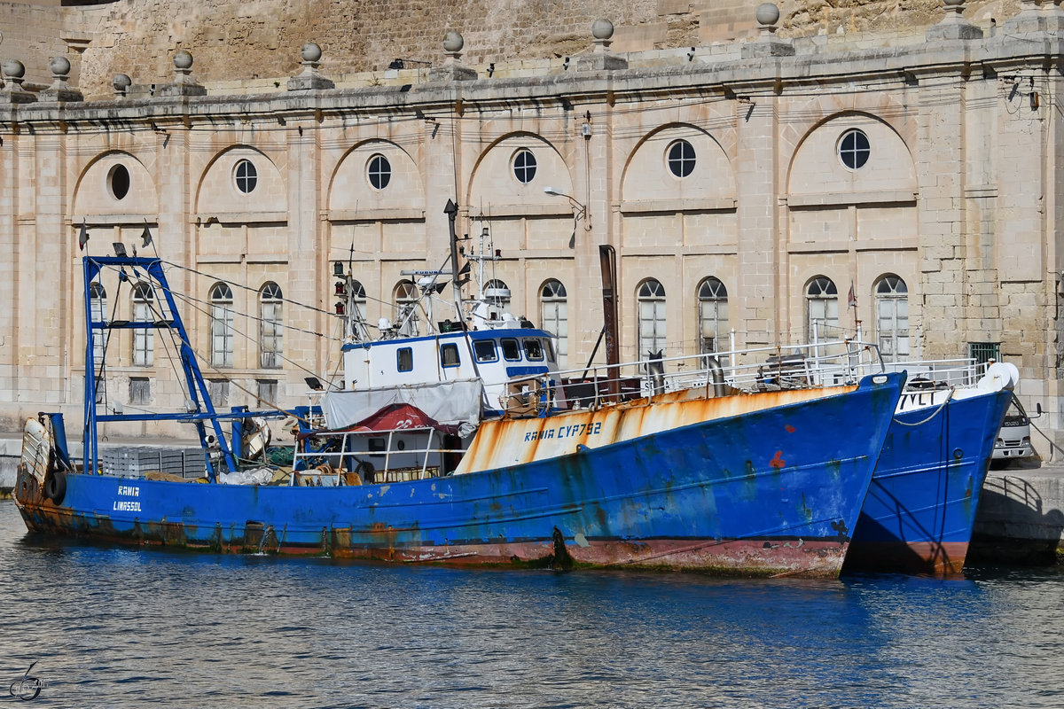 Das Fischereischiff CYP792  Rania Limassol  im Hafen von Valletta. (Oktober 2017) 