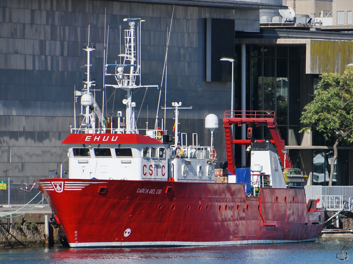 Das Fischereischiff GARCIA DEL CID (IMO: 7523362) war Anfang November 2022 im Hafen von Barcelona zu sehen.