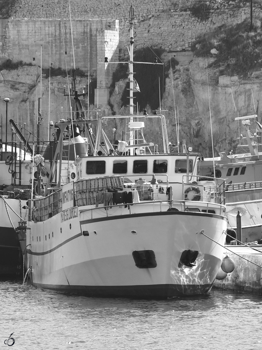 Das Fischereischiff MFA7116  Marie de Lourdes I  im Hafen von Valletta. (Oktober 2017)