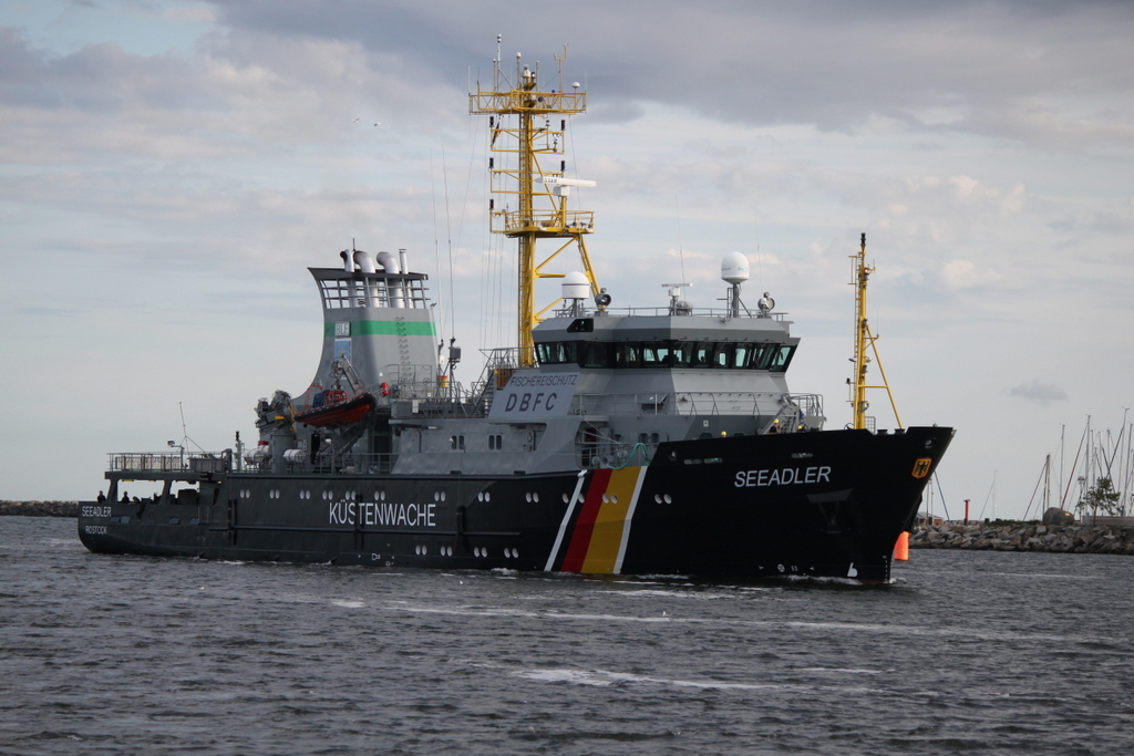 Das Fischereischutzboot Seeadler beim Einlaufen in Warnemnde.02.09.2017