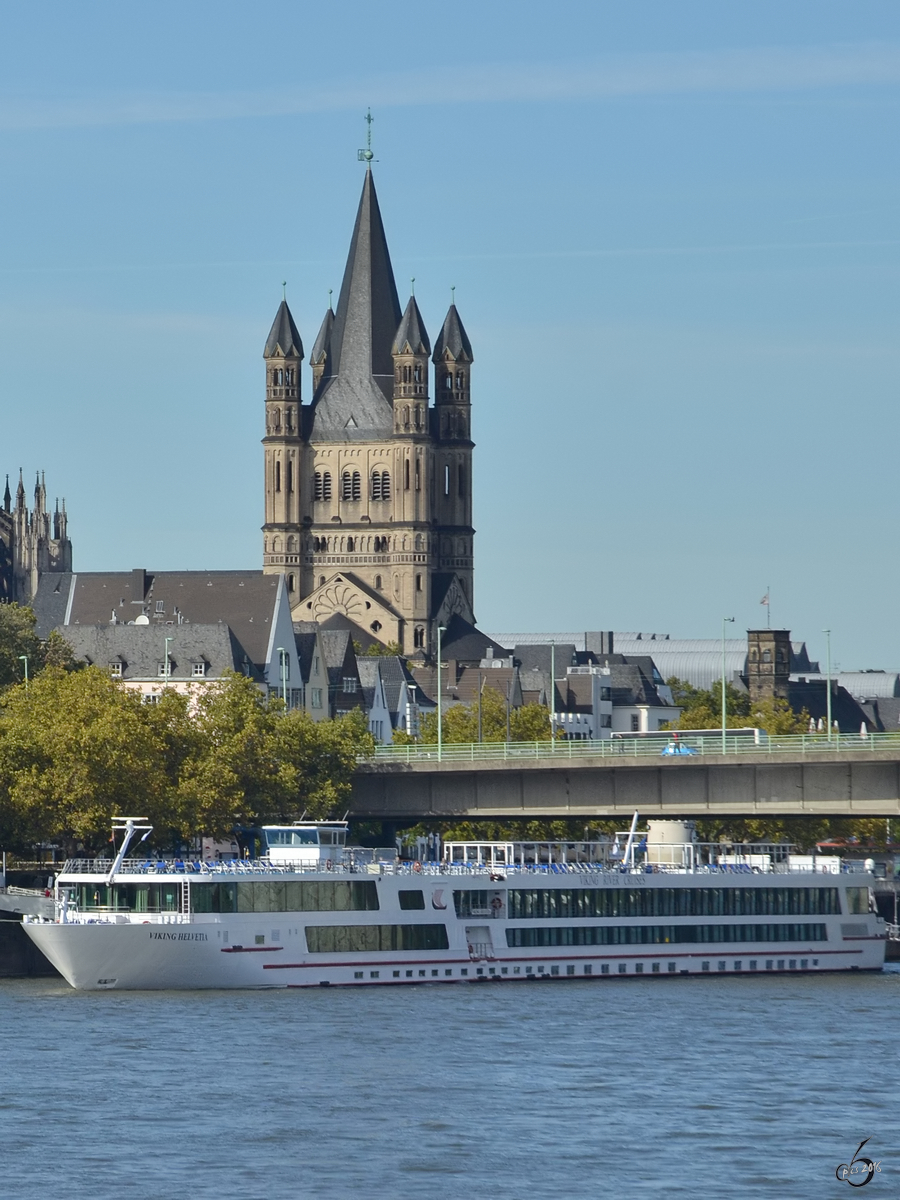 Das Flusskreuzfahrtschiff  Viking Helvetia  hat in Köln angelegt. (Oktober 2011)