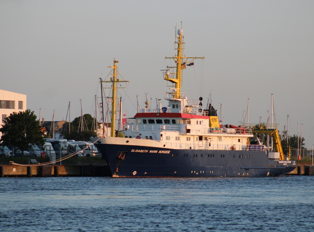 Das Forschungsschiff Elisabeth Mann Borgese(HeimathafenRostock) lag am Morgen des 12.06.2025 in Warnemünde.