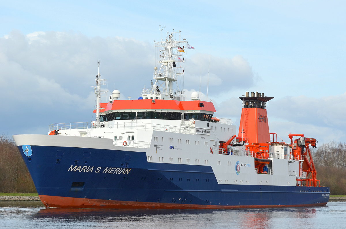 Das Forschungsschiff Maria S. Merian IMO-Nummer:9274197 Flagge:Deutschland Länge:95.0m Breite:20.0m Baujahr:2006 Bauwerft:	Lürssen-Kröger Werft,Schacht-Audorf Deutschland an der Weiche Fischerhütte im Nord-Ostsee-Kanal aufgenommen am 31.03.16