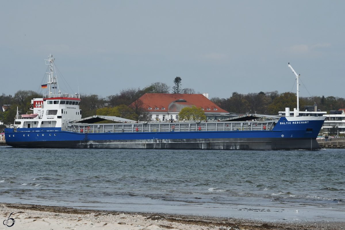 Das Frachtschiff BALTIC MERCHANT (IMO: 9138202) macht sich auf den Weg in die Ostsee. (Travemünde, April 2023)
