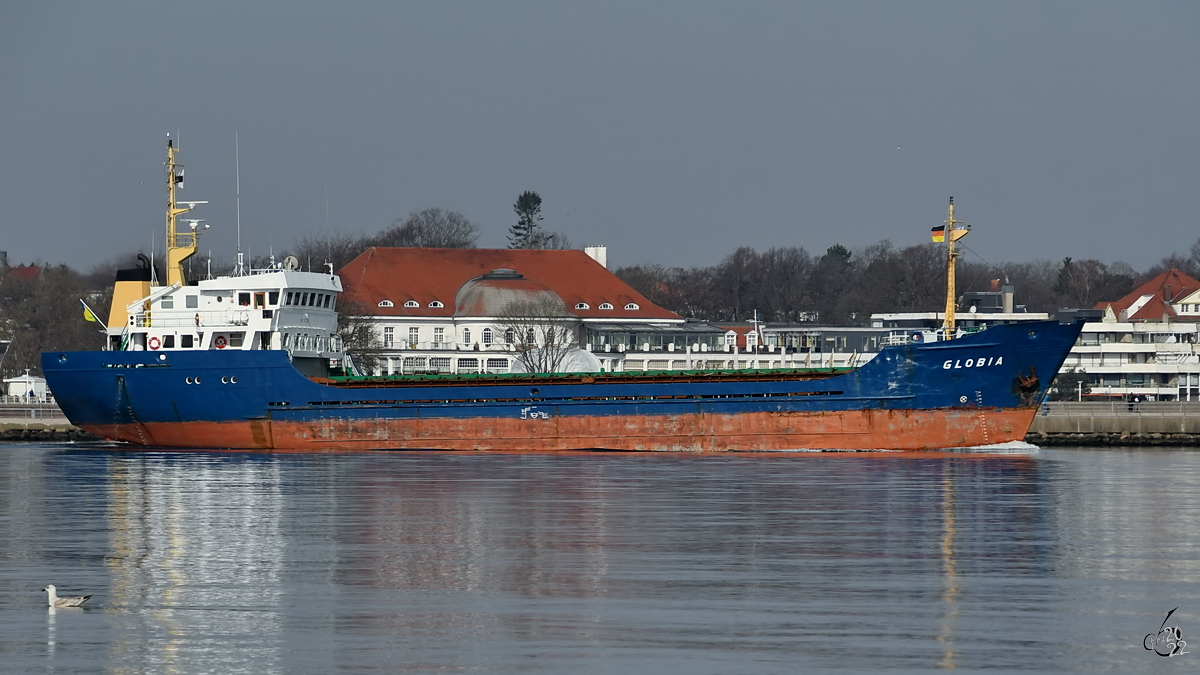 Das Frachtschiff GLOBIA (IMO: 7823334) macht sich auf den Weg in die Ostsee. (Travemünde, März 2022)