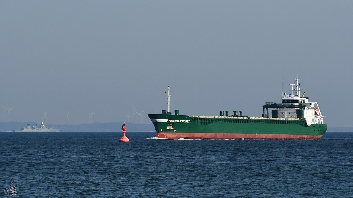 Das Frachtschiff GROSSE FREIHEIT (IMO: 9507142), Baujahr 2012 kommt gerade in Travemünde an. (März 2022)