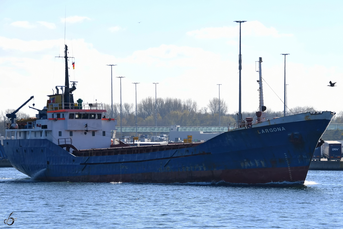 Das Frachtschiff Largona (IMO: 7713345) auf dem Weg zur Ostsee. (Travemünde, April 2019)