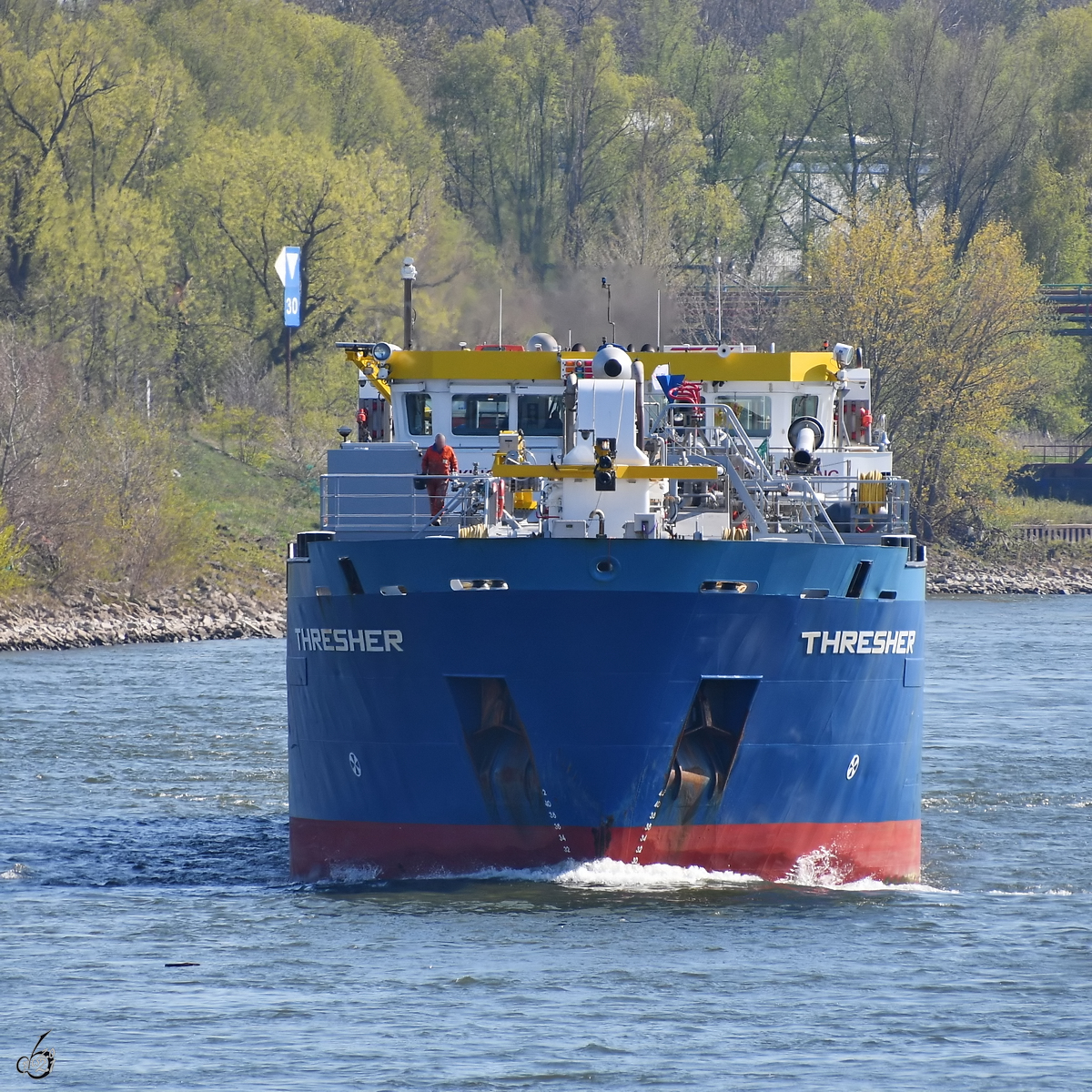 Das Gastankmotorschiff THRESHER (ENI: 02321298) war auf dem Rhein bei Duisburg zu sehen. (April 2021)