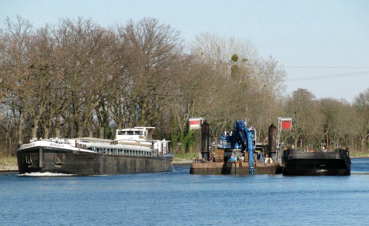 Das GMS Michael B (04031030 , 67 x 8,20m) passierte am 23.03.2020 die Wasserbaustelle im Sacrow-Paretzer-Kanal / UHW Höhe km 27 / Schlänitzsee zu Tal. 