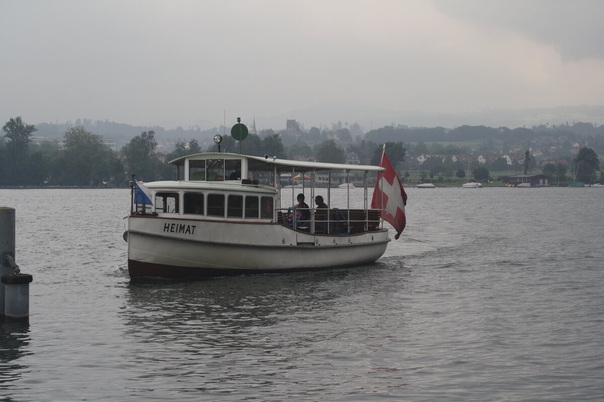 Das Greifensee-Kursschiff MS HEIMAT vor der Anlegestelle Maur am 15.06.2010.