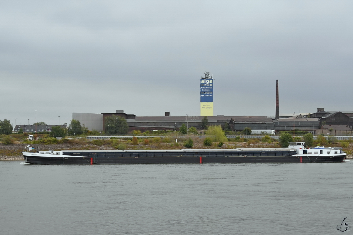 Das Gütermotorschiff AMAZONE (ENI: 02322692) auf dem Rhein, so gesehen Ende August 2022 in Duisburg.