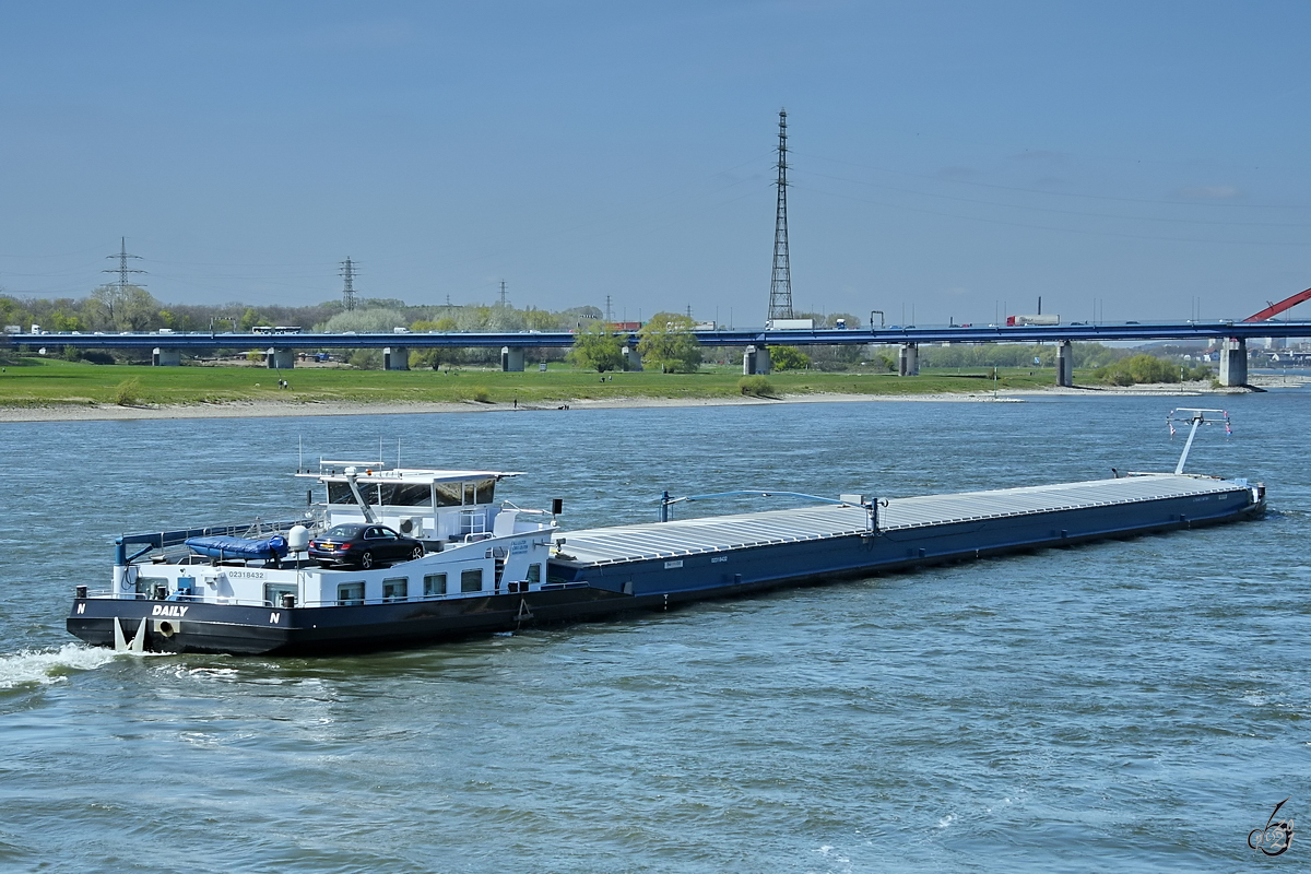 Das Gütermotorschiff DAILY (ENI: 02329306) Mitte April 2021 in Duisburg.