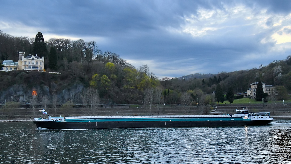 Das Gütermotorschiff LITTORAL (ENI: 01823290) war Anfang April 2021 auf dem Rhein bei Unkel zu sehen.