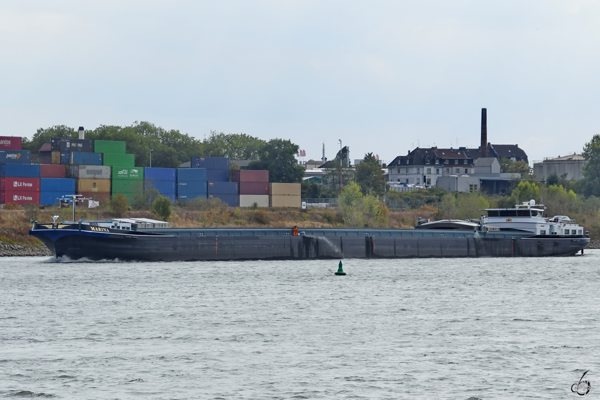 Das Gütermotorschiff MARINA (ENI: 02327627) war im August 2022 auf dem Rhein bei Duisburg zu sehen.