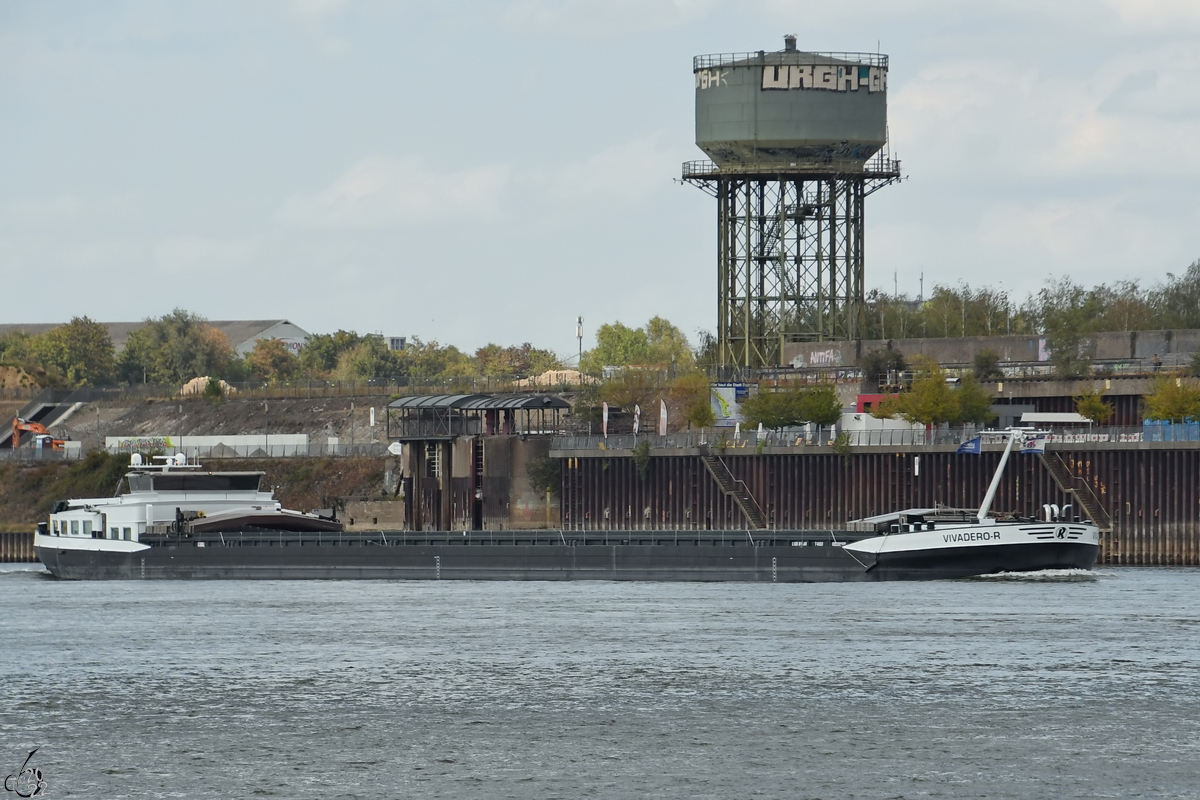 Das Gütermotorschiff VIVADERO-R (ENI: 02332408) war Ende August 2022 auf dem Rhein bei Duisburg anzutreffen.