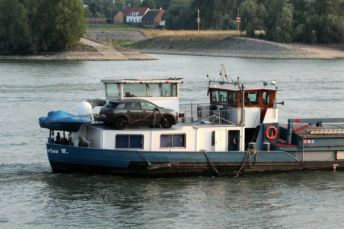 Das Heck der Catharine W (02312972) am 05.07.2017 auf dem Rhein bei Rees zu Tal. Ein neues/moderneres Steuerhaus wurde mitgeführt. 