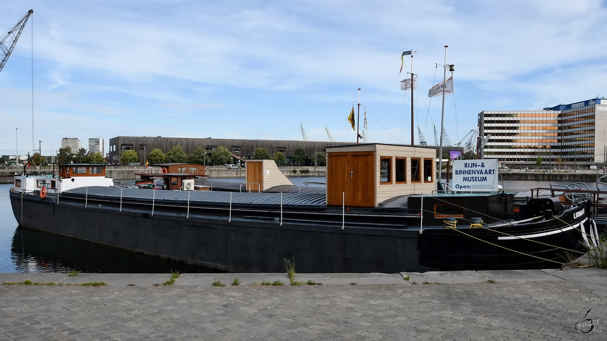 Das historische Güterschiff  Liomar  Ende Juli 2018 im Bonapartedok Antwerpen.