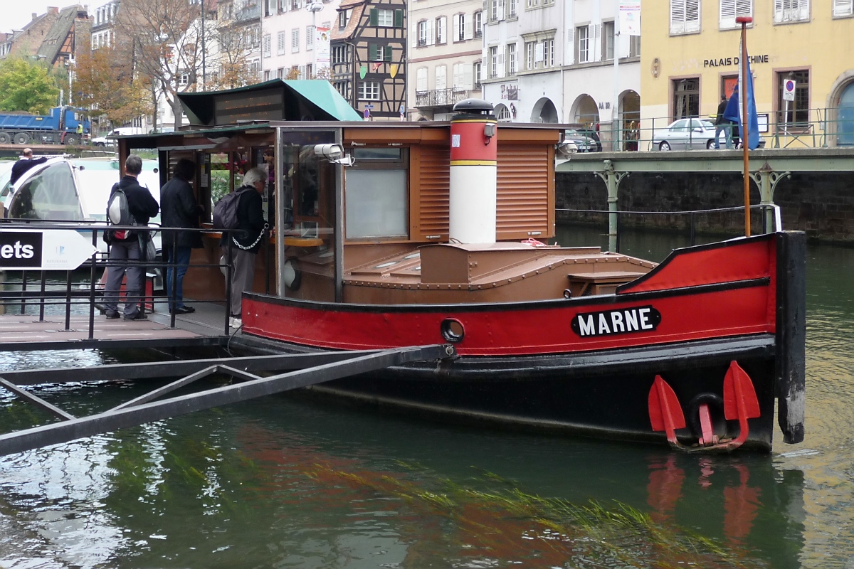 Das Kassenhäuschen ganz stilecht als Boot. Die  MARNE  in Straßburg, 1.10.12