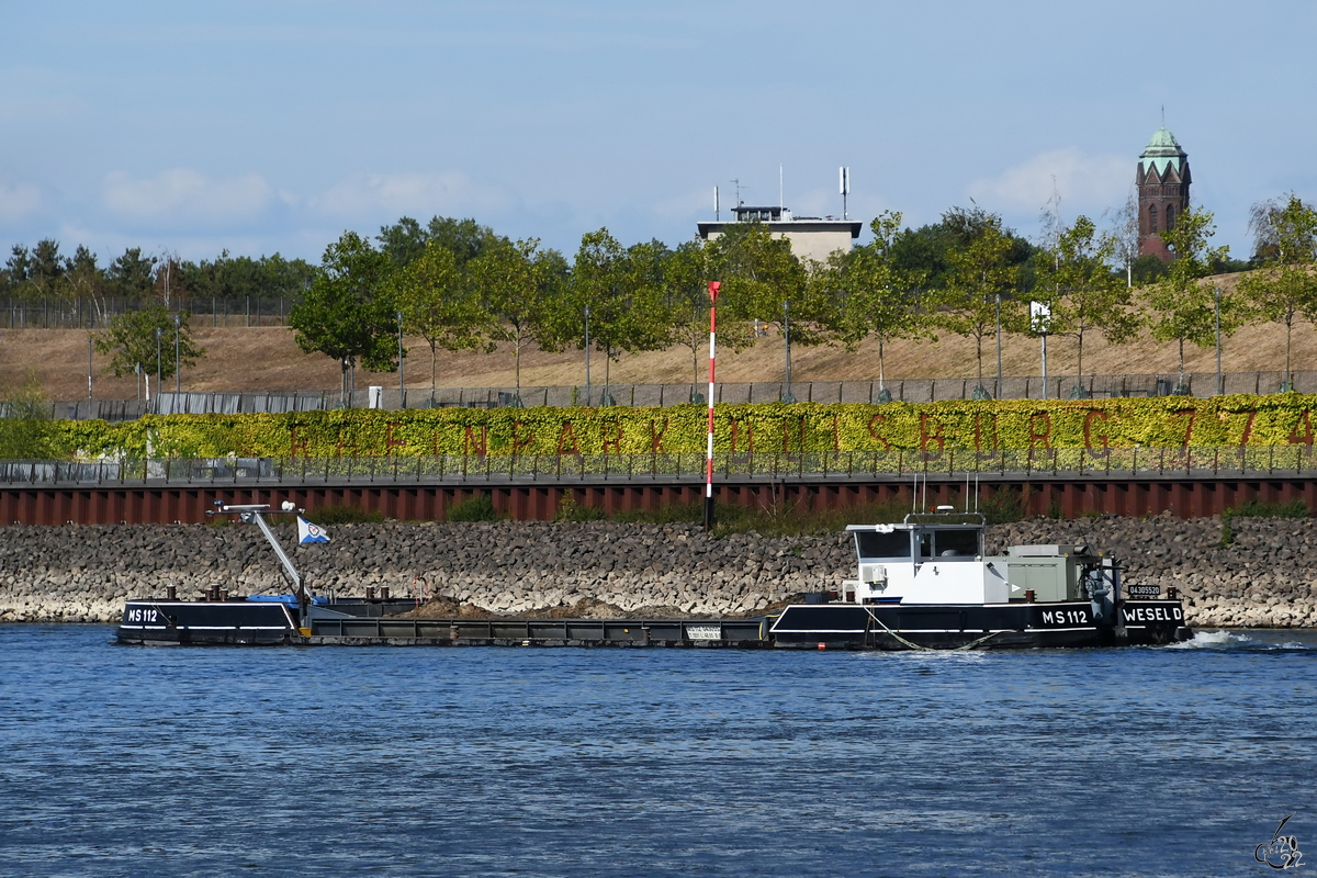 Das Klappschiff MS 112 (ENI: 04305520) war Ende August 2022 in Duisburg zu sehen.