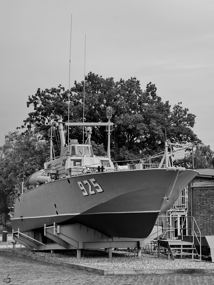 Das kleinen Torpedoschnellboot 925 vom Typ 131.4 LIBELLE ist eines von 30 Booten, welche von 1974 bis 1977 in Serie gefertigt wurden. (Luftfahrttechnisches Museum Rechlin, August 2023)