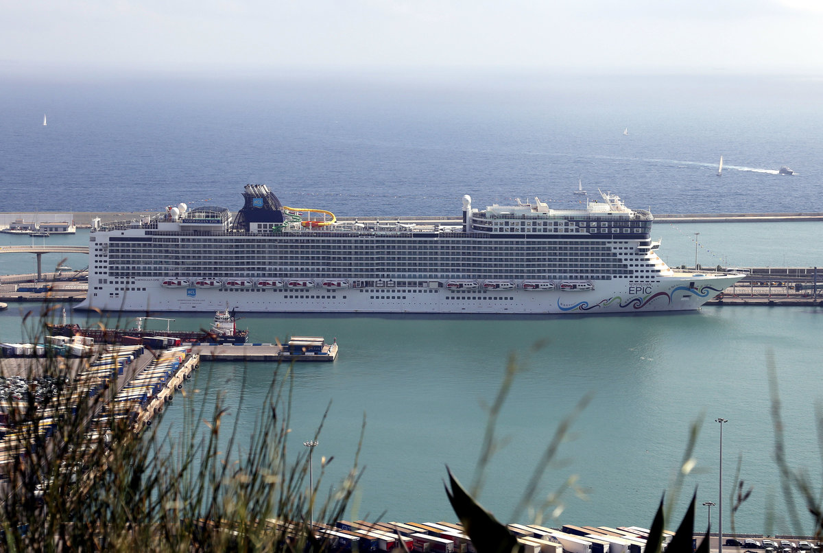 Das Kreutzfahrtschiff Norwegian Epic lag am 13.10.2019 im Hafen von Barcelona.