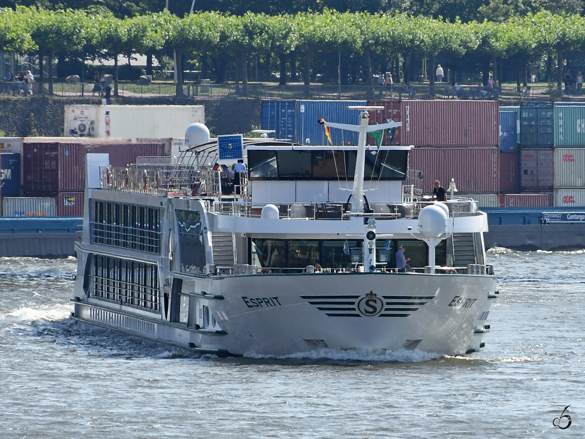 Das Kreuzfahrtschiff  Esprit  (07001923) auf dem Rhein. (Düsseldorf, Juni 2018)