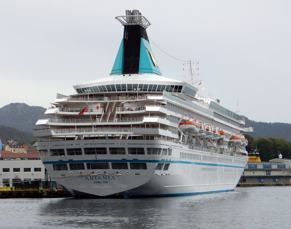 Das Kreuzfahrtschiff MS Artania von Phoenix Reisen Bonn am 07.09.16 in Bergen (NOR)