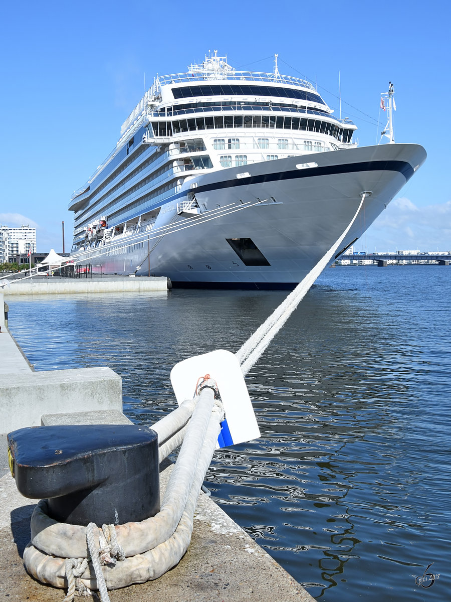 Das Kreuzfahrtschiff  Viking Sun  hat Anfang Juni 2018 in Aalborg angelegt.