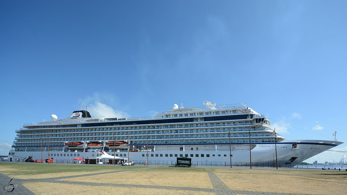 Das Kreuzfahrtschiff  Viking Sun  hat Anfang Juni 2018 in Aalborg angelegt.