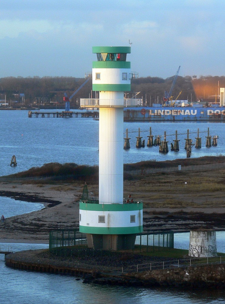 Das Leuchtfeuer Friedrichsort am 02.01.2013 ist 32m hoch.