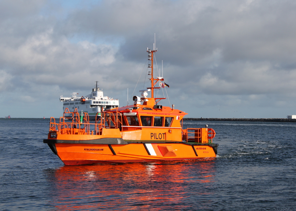 das Lotsenboot Knurrhahn kam am Vormittag des 22.09.2018 von einem Lotsen-Einsatz zurck nach Warnemnde.