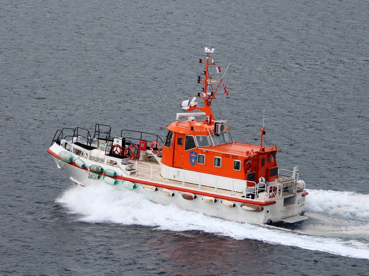 Das Lotsenboot Los 102 am 21.07.2014 im Hafen von Honningsvag.