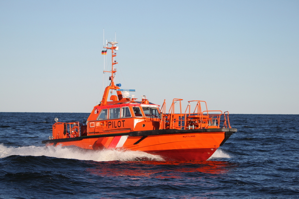 das Lotsenboot Muttland in Warnemünde am 07.01.2018