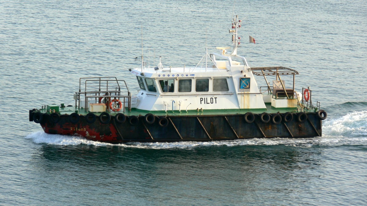 Das Lotsenboot Pilot 5 am 15.11.2012 im Hafen von Abu Dhabi.