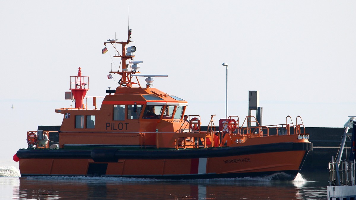 Das Lotsenboot Pilot Warnemünde am 04.03.2014 im Hafen von Wilhelmshaven. Sie ist 20m lanb und 5m breit.