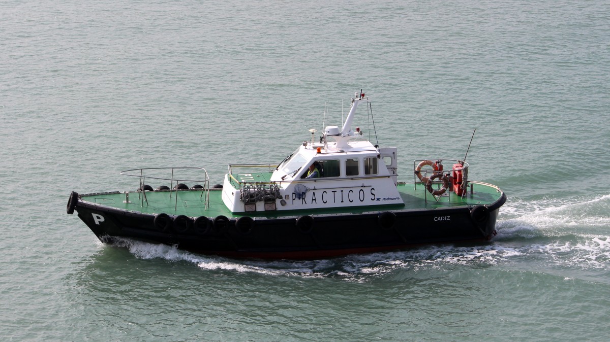 Das Lotsenboot Practicos Cadiz am 15.04.2014 im Hafen von Cadiz.