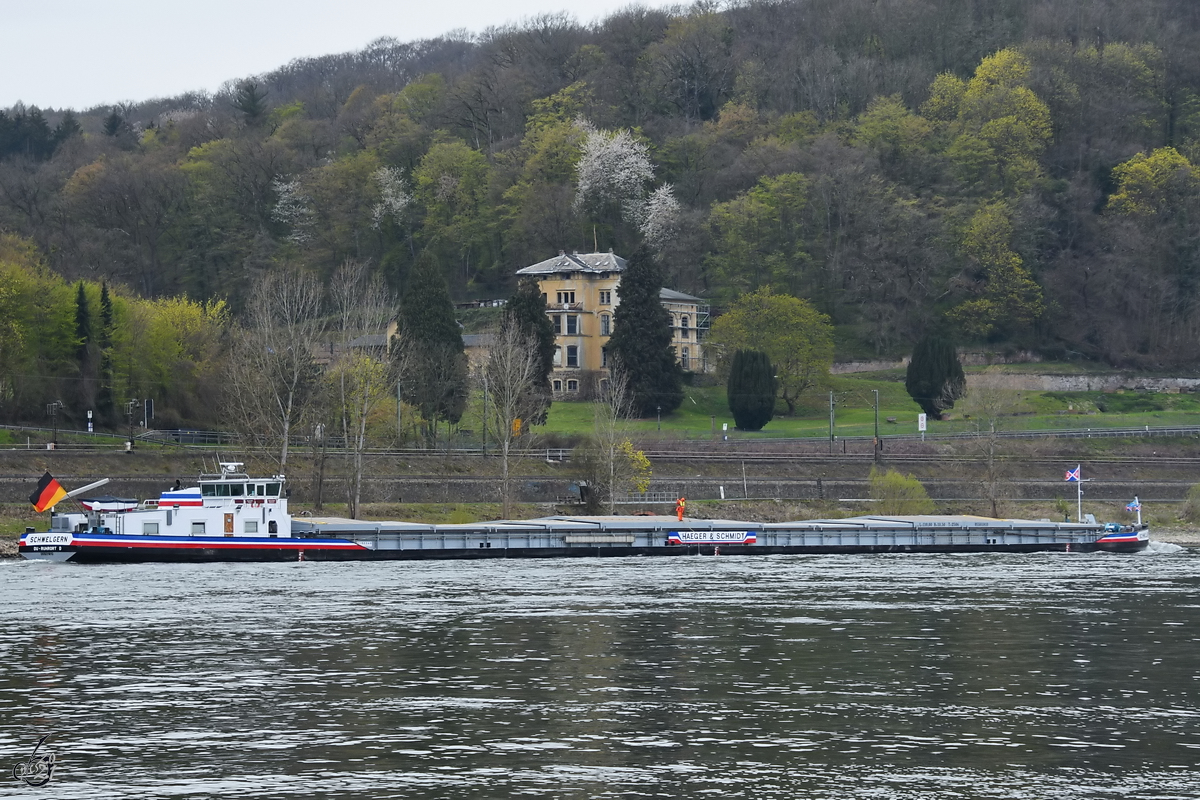 Das Motorgüterschiff  SCHWELGERN  (ENI: 5501810) ist Mitte April 2021 auf dem Rhein unterwegs.