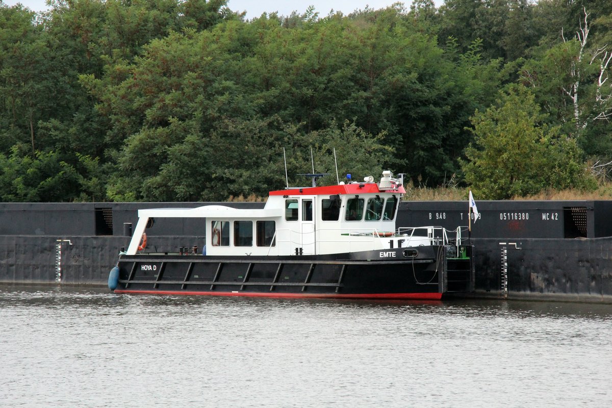 Das MS Emte (05039050 , 15 x 3,60m) vom WSA Verden wartete am 01.10.2018 im Oberwasser der Schleuse Wusterwitz auf die Schleusenöffnung / Talschleusung.