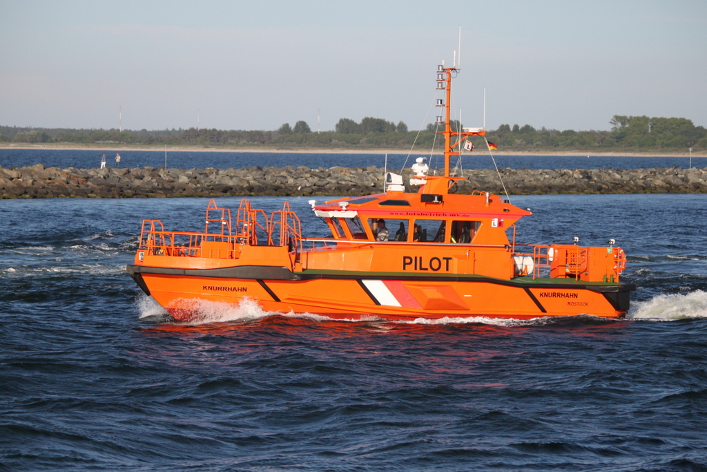 das neue Lotsenboot Knurrhahn beim Auslaufen in Warnemünde.25.05.2018