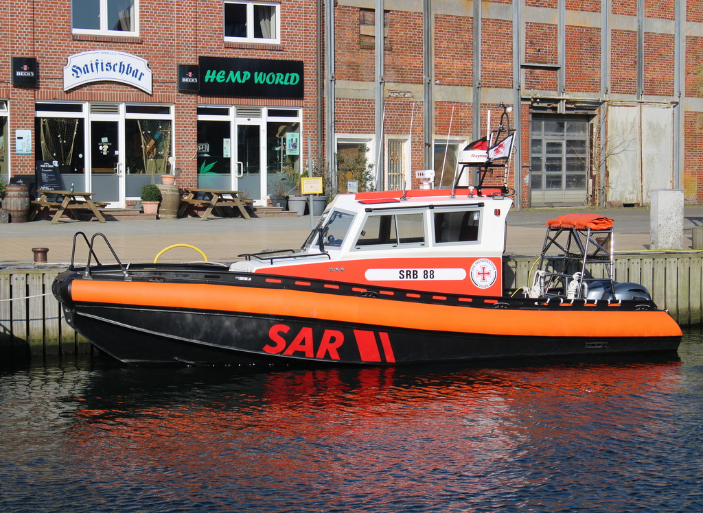 Das Neue Seenotrettungsboot SAR/SRB 88 lag am 09.03.2024 im Hafen von Burgstaaken 