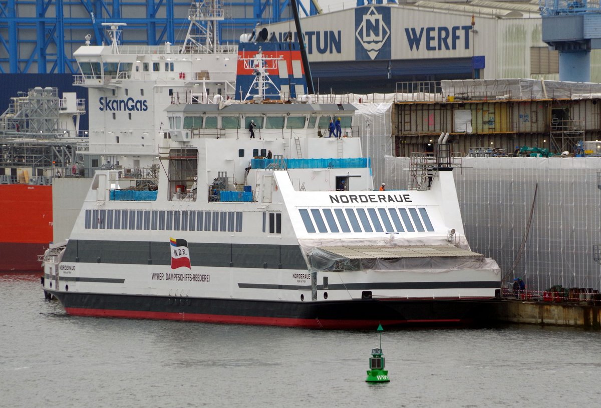 Das Nordseefährschiff Norderaue auf der Bauwerft Neptun in Rostock am 10.11.17