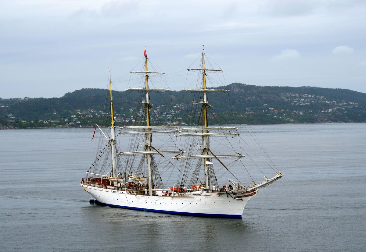 Das norwegische Segelschulschiff die STATSRAAD LEHMKUHL am 07.09.16 vor Bergen (NOR)