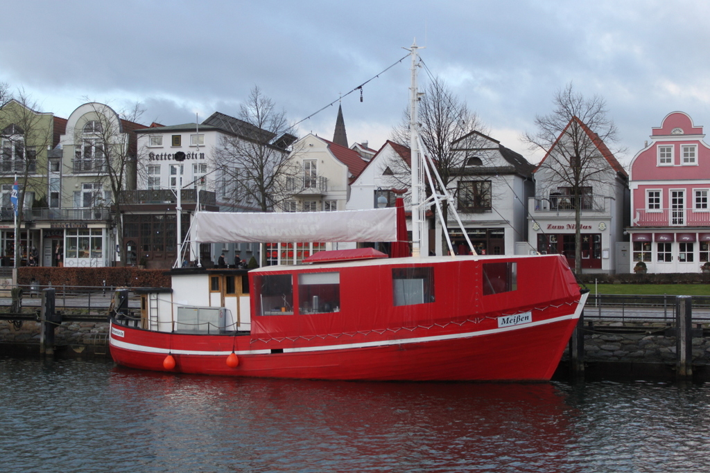 Das Restaurantschiff Meißen am 09.02.2019 in Warnemünde.