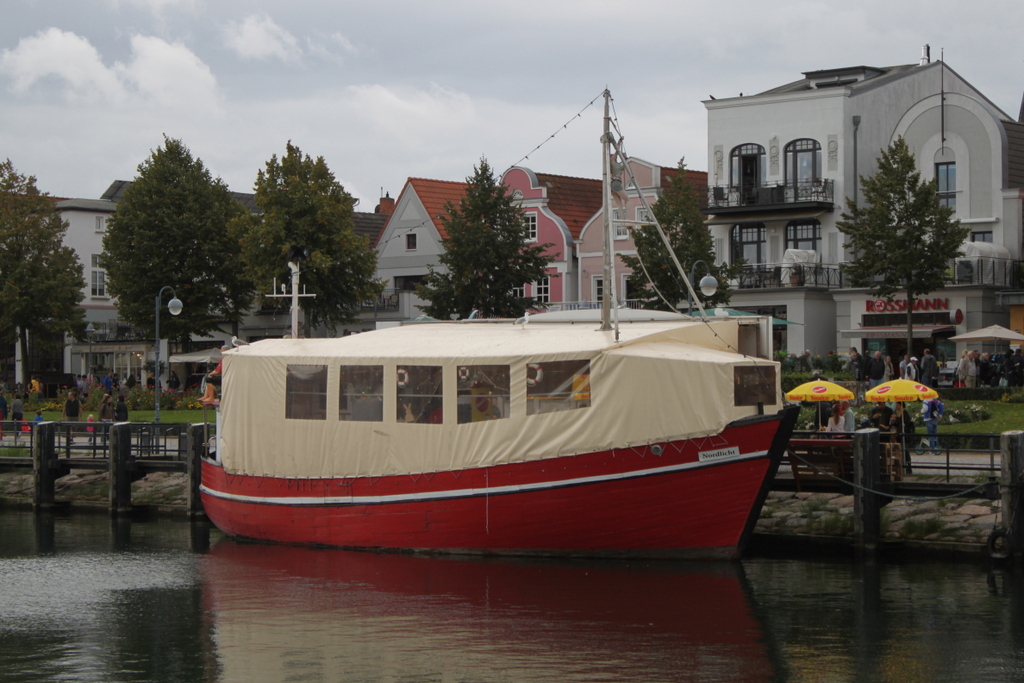 Das Restaurantschiff Nordlicht am 15.09.2018 in Warnemünde. 