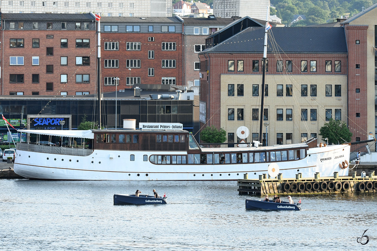 Das Restaurantschiff  Prinses Juliana  im Hafen von Aalborg. (Juni 2018)