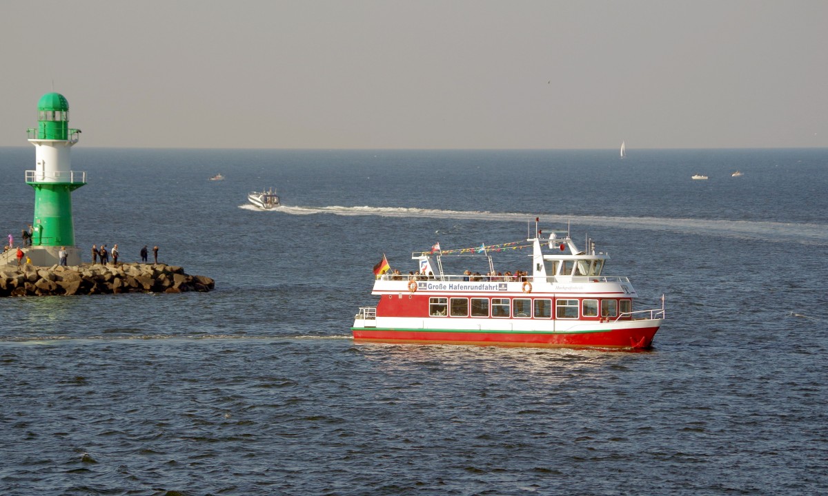 Das Rundfahrtenschiff  Markgrafenheide  am 04.10.14 in Rostock.