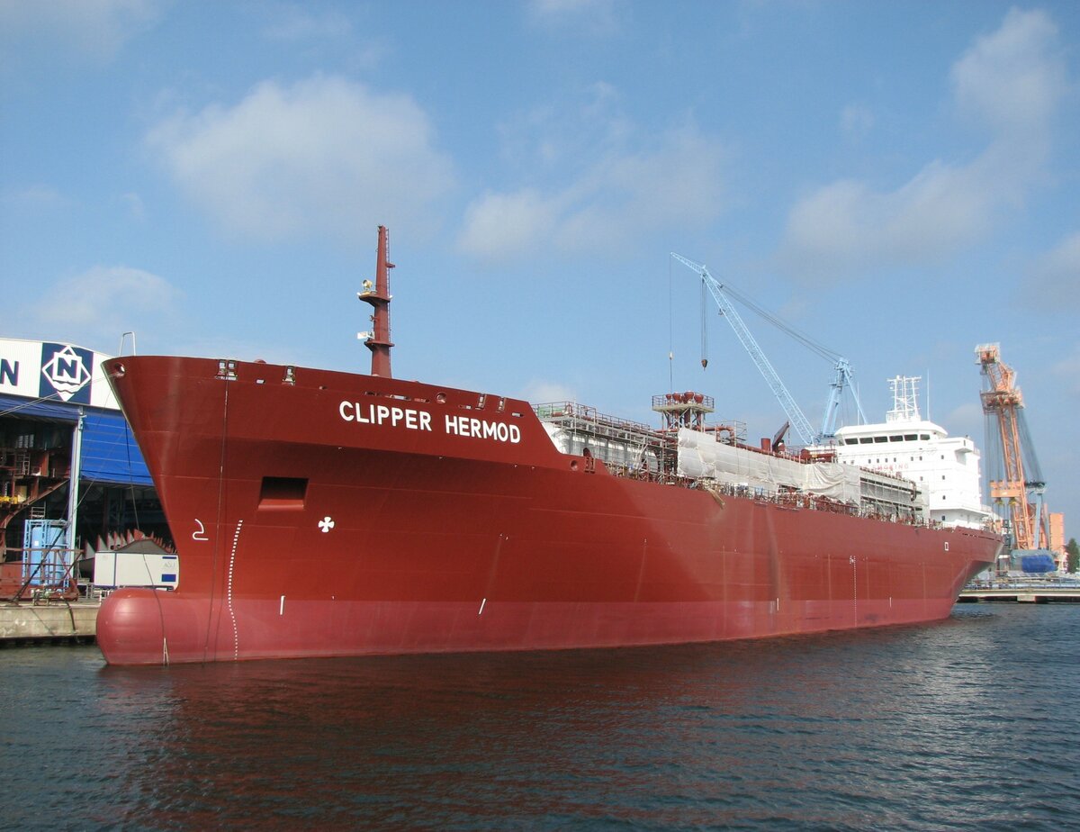 Das Schiff CLIPPER HERMOD (IMO: 9378163, MMSI 258669000) ist ein LPG-Tanker, der 2008 gebaut wurde (15 Jahre alt) und derzeit unter norwegischer Flagge fährt .
aufgenommen am 21.08.2008 in Rostock-Warnemünde